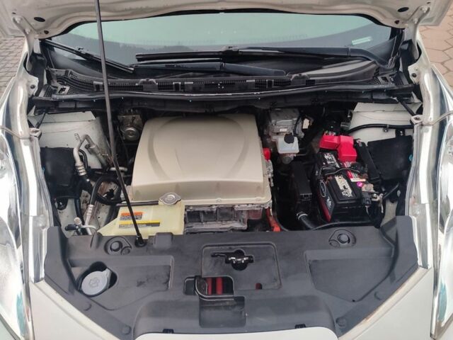 Білий Ніссан Ліф, об'ємом двигуна 0 л та пробігом 120 тис. км за 9000 $, фото 4 на Automoto.ua