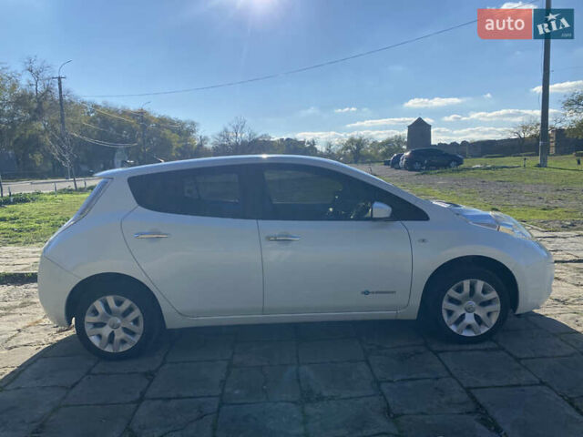 Білий Ніссан Ліф, об'ємом двигуна 0 л та пробігом 53 тис. км за 7700 $, фото 34 на Automoto.ua