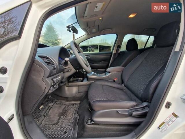 Белый Ниссан Лиф, объемом двигателя 0 л и пробегом 90 тыс. км за 7500 $, фото 13 на Automoto.ua