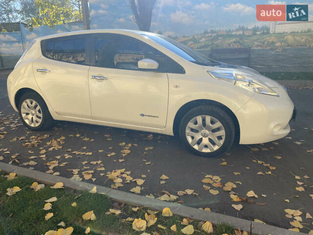 Білий Ніссан Ліф, об'ємом двигуна 0 л та пробігом 53 тис. км за 7700 $, фото 2 на Automoto.ua