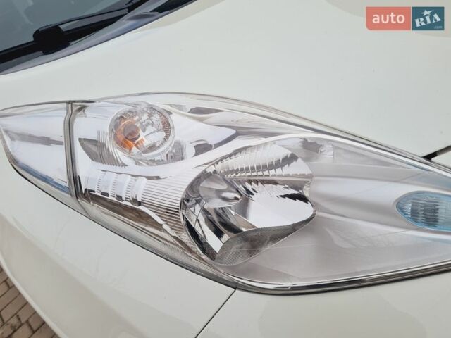 Белый Ниссан Лиф, объемом двигателя 0 л и пробегом 109 тыс. км за 6555 $, фото 8 на Automoto.ua