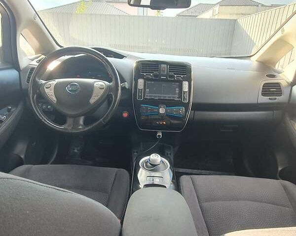 Белый Ниссан Лиф, объемом двигателя 0 л и пробегом 137 тыс. км за 8300 $, фото 10 на Automoto.ua