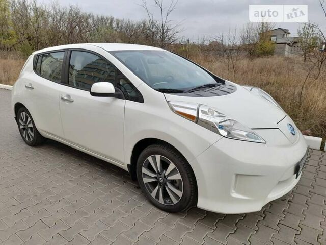 Білий Ніссан Ліф, об'ємом двигуна 0 л та пробігом 120 тис. км за 7200 $, фото 1 на Automoto.ua