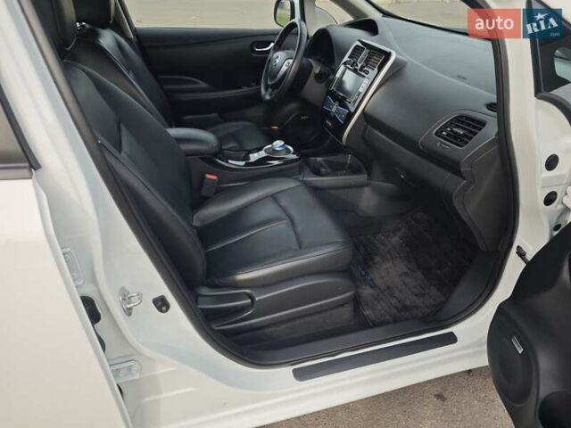 Белый Ниссан Лиф, объемом двигателя 0 л и пробегом 27 тыс. км за 8999 $, фото 28 на Automoto.ua