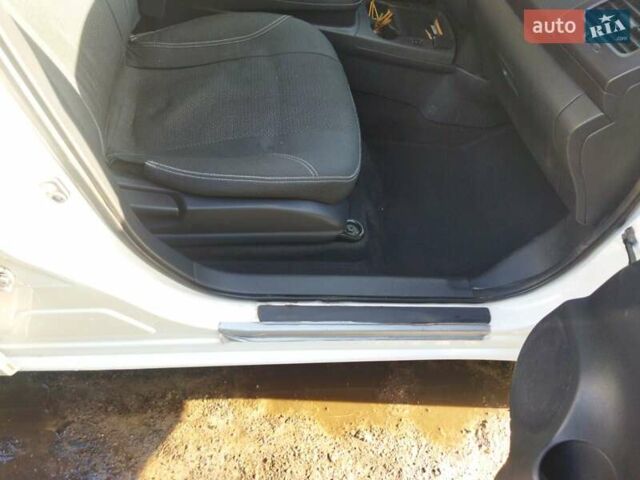 Белый Ниссан Лиф, объемом двигателя 0 л и пробегом 98 тыс. км за 11999 $, фото 21 на Automoto.ua