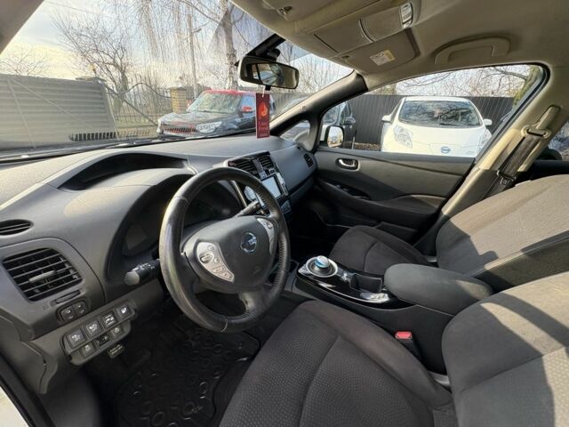 Белый Ниссан Лиф, объемом двигателя 0 л и пробегом 122 тыс. км за 6300 $, фото 19 на Automoto.ua