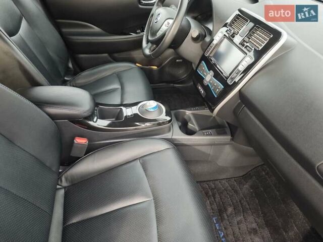 Белый Ниссан Лиф, объемом двигателя 0 л и пробегом 27 тыс. км за 8999 $, фото 29 на Automoto.ua