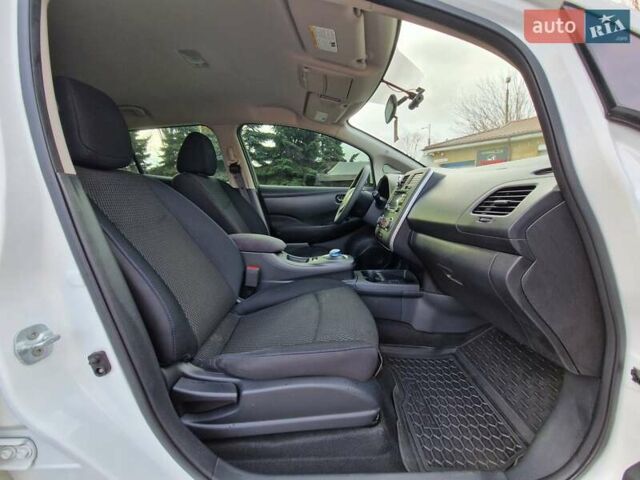 Белый Ниссан Лиф, объемом двигателя 0 л и пробегом 90 тыс. км за 7500 $, фото 25 на Automoto.ua