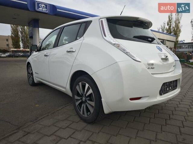 Белый Ниссан Лиф, объемом двигателя 0 л и пробегом 27 тыс. км за 8999 $, фото 11 на Automoto.ua