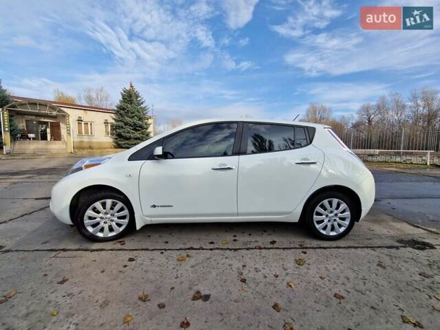 Белый Ниссан Лиф, объемом двигателя 0 л и пробегом 90 тыс. км за 7500 $, фото 6 на Automoto.ua