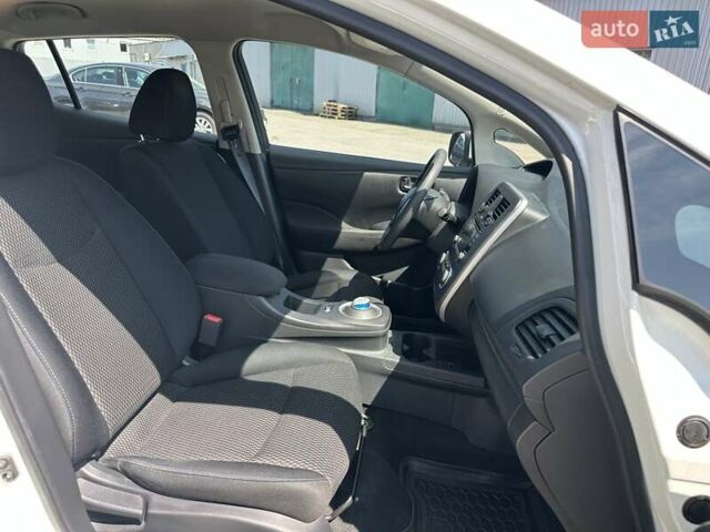 Білий Ніссан Ліф, об'ємом двигуна 0 л та пробігом 114 тис. км за 6690 $, фото 29 на Automoto.ua