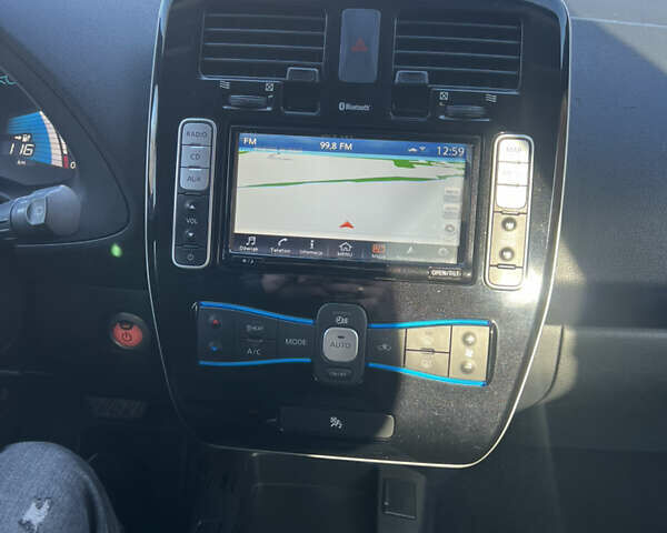 Белый Ниссан Лиф, объемом двигателя 0 л и пробегом 101 тыс. км за 7900 $, фото 12 на Automoto.ua