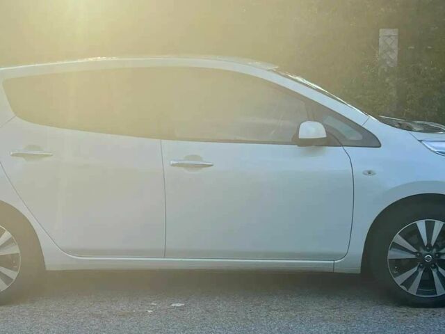 Белый Ниссан Лиф, объемом двигателя 0 л и пробегом 77 тыс. км за 6200 $, фото 5 на Automoto.ua