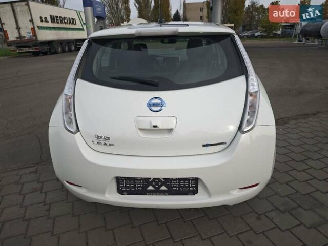 Белый Ниссан Лиф, объемом двигателя 0 л и пробегом 27 тыс. км за 8999 $, фото 8 на Automoto.ua