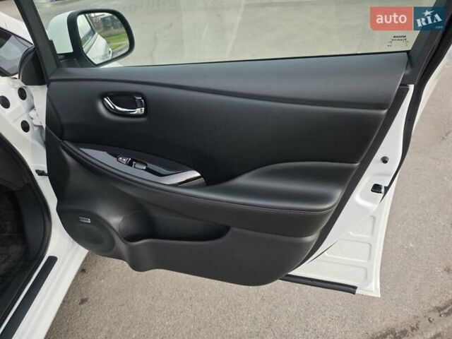 Белый Ниссан Лиф, объемом двигателя 0 л и пробегом 27 тыс. км за 8999 $, фото 33 на Automoto.ua