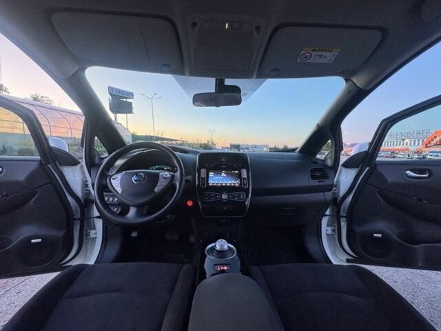 Білий Ніссан Ліф, об'ємом двигуна 0 л та пробігом 104 тис. км за 7700 $, фото 7 на Automoto.ua