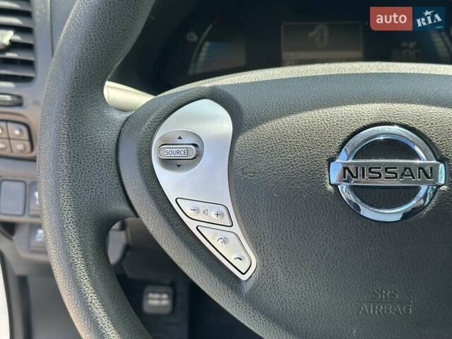 Білий Ніссан Ліф, об'ємом двигуна 0 л та пробігом 114 тис. км за 6690 $, фото 20 на Automoto.ua