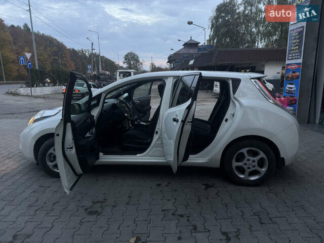 Белый Ниссан Лиф, объемом двигателя 0 л и пробегом 153 тыс. км за 6000 $, фото 5 на Automoto.ua