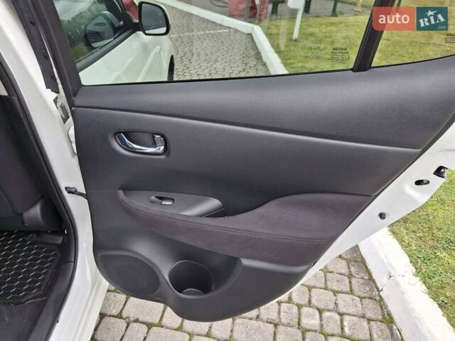 Белый Ниссан Лиф, объемом двигателя 0 л и пробегом 19 тыс. км за 8200 $, фото 11 на Automoto.ua