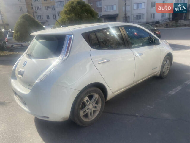 Белый Ниссан Лиф, объемом двигателя 0 л и пробегом 126 тыс. км за 5300 $, фото 4 на Automoto.ua