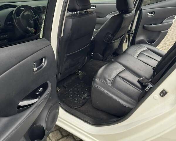 Белый Ниссан Лиф, объемом двигателя 0 л и пробегом 124 тыс. км за 9200 $, фото 7 на Automoto.ua