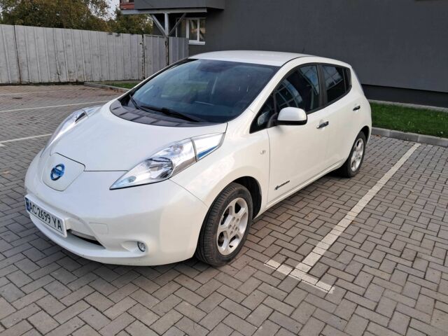 Белый Ниссан Лиф, объемом двигателя 0 л и пробегом 49 тыс. км за 7500 $, фото 2 на Automoto.ua