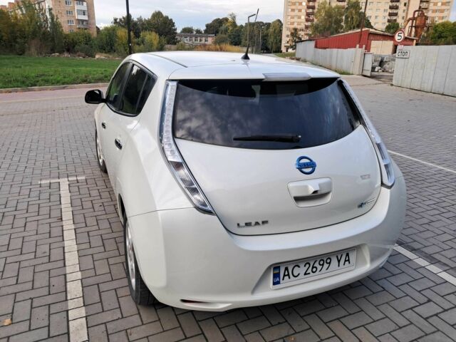 Белый Ниссан Лиф, объемом двигателя 0 л и пробегом 49 тыс. км за 7500 $, фото 5 на Automoto.ua