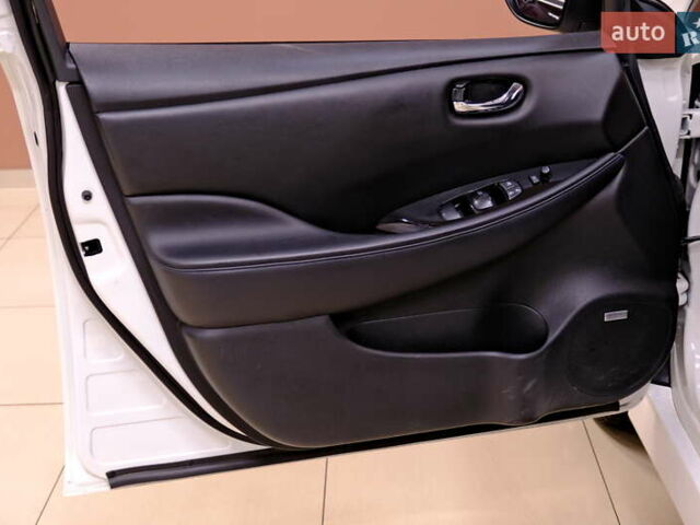 Белый Ниссан Лиф, объемом двигателя 0 л и пробегом 121 тыс. км за 14900 $, фото 32 на Automoto.ua