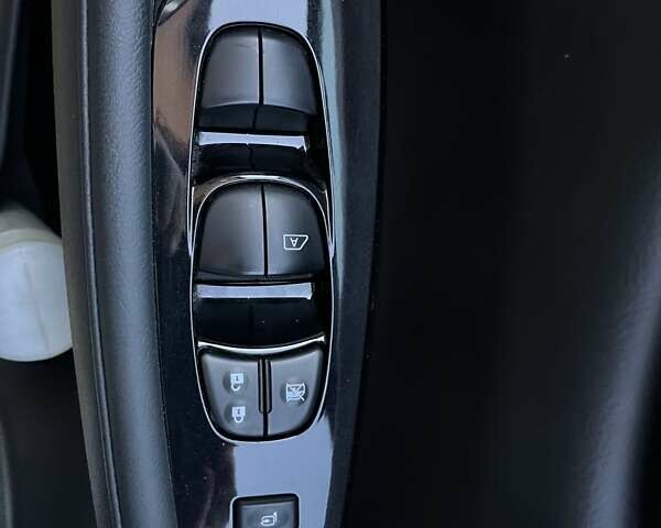 Белый Ниссан Лиф, объемом двигателя 0 л и пробегом 107 тыс. км за 8400 $, фото 14 на Automoto.ua