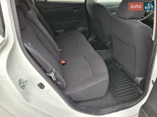 Белый Ниссан Лиф, объемом двигателя 0 л и пробегом 19 тыс. км за 8200 $, фото 10 на Automoto.ua