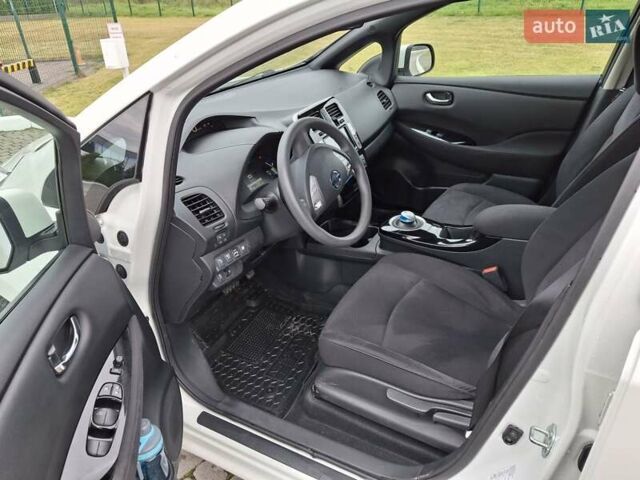 Белый Ниссан Лиф, объемом двигателя 0 л и пробегом 19 тыс. км за 8200 $, фото 5 на Automoto.ua