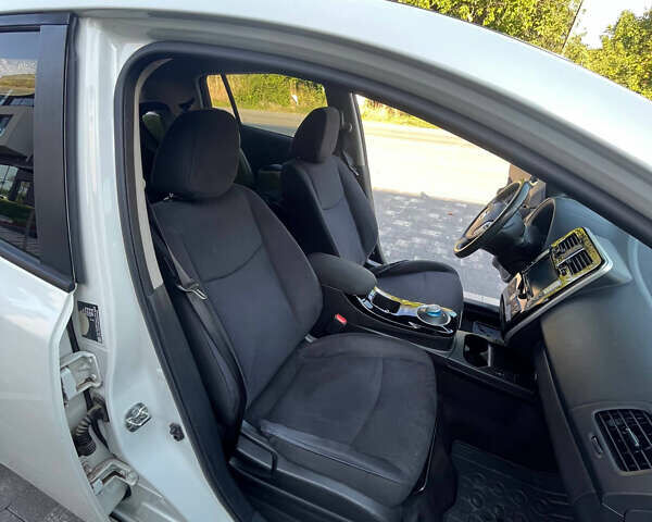 Білий Ніссан Ліф, об'ємом двигуна 0 л та пробігом 96 тис. км за 9500 $, фото 59 на Automoto.ua