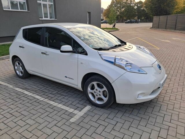 Белый Ниссан Лиф, объемом двигателя 0 л и пробегом 49 тыс. км за 7500 $, фото 10 на Automoto.ua