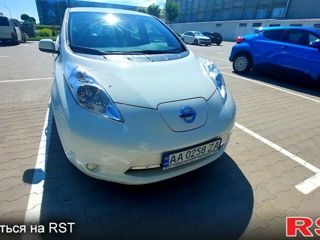 Білий Ніссан Ліф, об'ємом двигуна 80 л та пробігом 105 тис. км за 9350 $, фото 2 на Automoto.ua