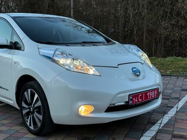 Белый Ниссан Лиф, объемом двигателя 0 л и пробегом 115 тыс. км за 7800 $, фото 7 на Automoto.ua