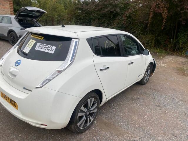 Белый Ниссан Лиф, объемом двигателя 0 л и пробегом 88 тыс. км за 4000 $, фото 7 на Automoto.ua