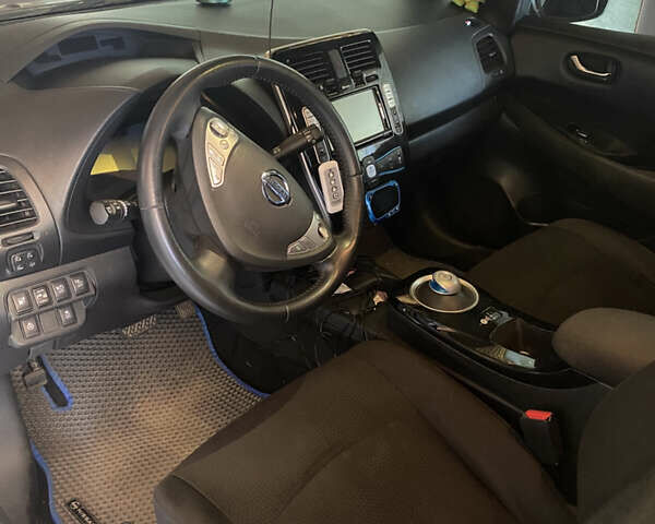 Белый Ниссан Лиф, объемом двигателя 0 л и пробегом 118 тыс. км за 9500 $, фото 9 на Automoto.ua