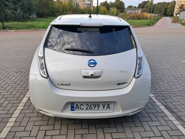 Белый Ниссан Лиф, объемом двигателя 0 л и пробегом 49 тыс. км за 7500 $, фото 6 на Automoto.ua