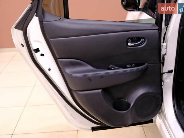 Белый Ниссан Лиф, объемом двигателя 0 л и пробегом 121 тыс. км за 14900 $, фото 36 на Automoto.ua