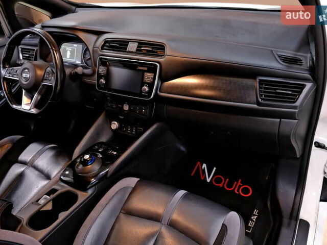 Белый Ниссан Лиф, объемом двигателя 0 л и пробегом 121 тыс. км за 14900 $, фото 46 на Automoto.ua