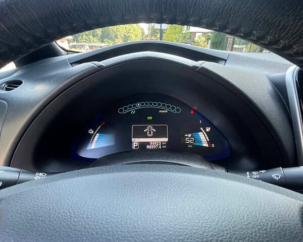 Білий Ніссан Ліф, об'ємом двигуна 0 л та пробігом 96 тис. км за 9500 $, фото 54 на Automoto.ua