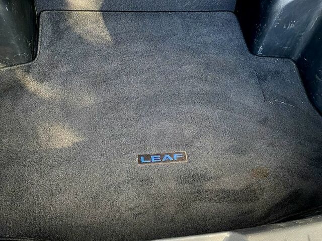 Белый Ниссан Лиф, объемом двигателя 0 л и пробегом 133 тыс. км за 8500 $, фото 4 на Automoto.ua