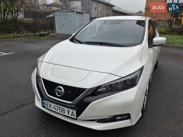 Белый Ниссан Лиф, объемом двигателя 0 л и пробегом 142 тыс. км за 12500 $, фото 5 на Automoto.ua