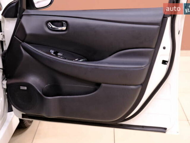 Белый Ниссан Лиф, объемом двигателя 0 л и пробегом 121 тыс. км за 14900 $, фото 44 на Automoto.ua