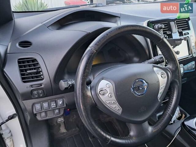 Білий Ніссан Ліф, об'ємом двигуна 0 л та пробігом 109 тис. км за 9500 $, фото 1 на Automoto.ua