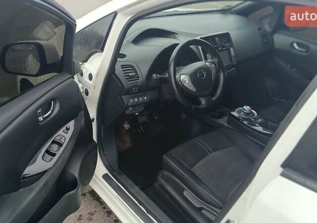 Білий Ніссан Ліф, об'ємом двигуна 0 л та пробігом 140 тис. км за 5000 $, фото 7 на Automoto.ua