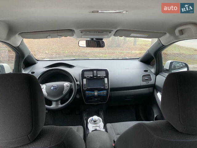 Белый Ниссан Лиф, объемом двигателя 0 л и пробегом 90 тыс. км за 8500 $, фото 8 на Automoto.ua