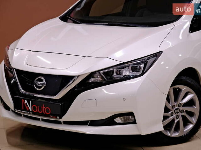 Белый Ниссан Лиф, объемом двигателя 0 л и пробегом 121 тыс. км за 14900 $, фото 10 на Automoto.ua