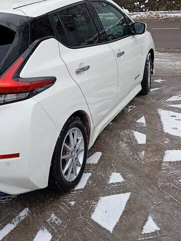 Белый Ниссан Лиф, объемом двигателя 0 л и пробегом 43 тыс. км за 16700 $, фото 18 на Automoto.ua