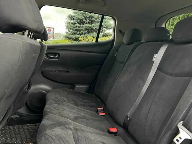 Білий Ніссан Ліф, об'ємом двигуна 0 л та пробігом 107 тис. км за 7700 $, фото 20 на Automoto.ua